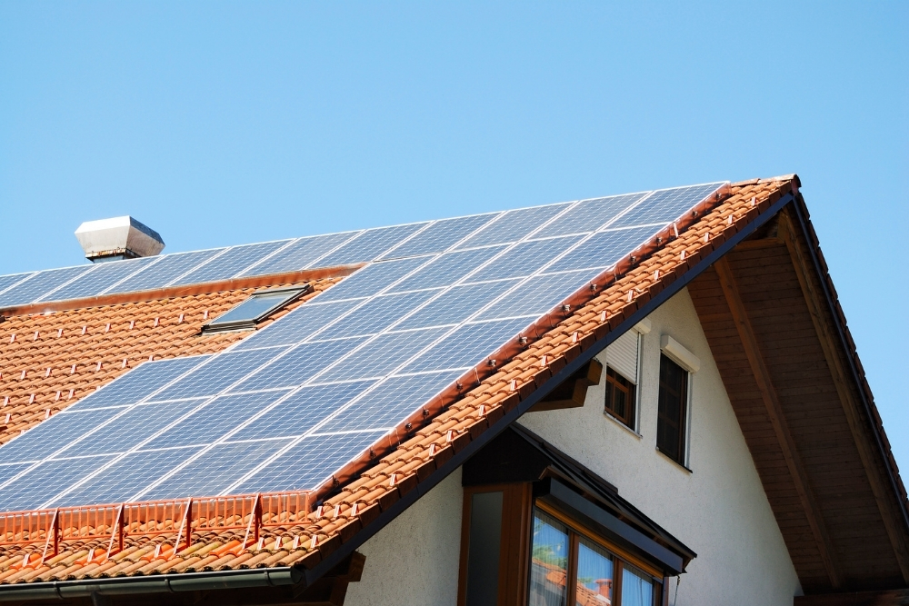 What to do with surpluses from photovoltaics? Store them, consume them, or send them to the grid